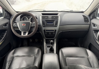 Подержанный автомобиль Geely Emgrand X7 2014 года (10 фото)