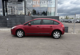 Подержанный автомобиль Citroen C4 Hatchback 2010 года (8 фото)