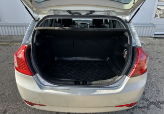 Подержанный автомобиль Kia Ceed Hatchback 2012 года (15 фото)