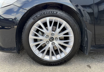 Подержанный автомобиль Toyota Camry Sedan 2019 года (14 фото)