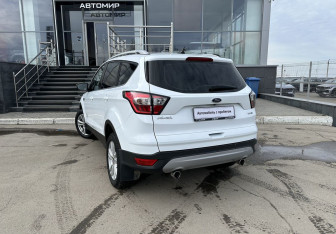 Подержанный автомобиль Ford Kuga 2018 года (7 фото)