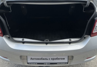 Подержанный автомобиль Renault Logan Sedan 2015 года (15 фото)
