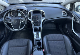 Подержанный автомобиль Opel Astra Hatchback 2013 года (10 фото)