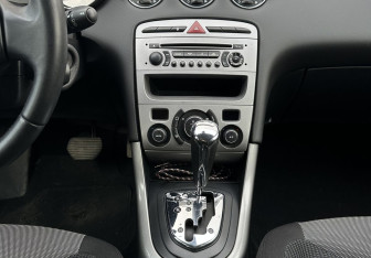 Подержанный автомобиль Peugeot 308 Hatchback 2010 года (11 фото)