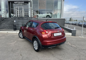Подержанный автомобиль Nissan Juke 2012 года (7 фото)