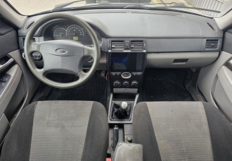 Подержанный автомобиль LADA (ВАЗ) Priora Sedan 2009 года (10 фото)