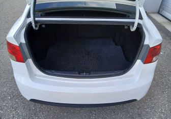 Подержанный автомобиль Kia Cerato Sedan 2011 года (13 фото)