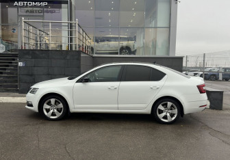 Подержанный автомобиль Skoda Octavia Liftback 2017 года (8 фото)