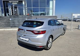 Подержанный автомобиль Renault Megane Hatchback 2018 года (5 фото)