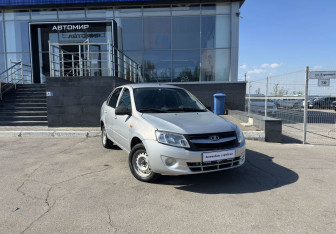 Подержанный автомобиль LADA (ВАЗ) Granta Sedan 2013 года (3 фото)