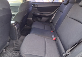 Подержанный автомобиль Subaru XV 2011 года (12 фото)