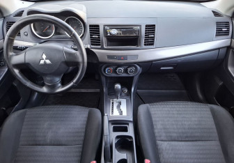 Подержанный автомобиль Mitsubishi Lancer Sedan 2012 года (10 фото)