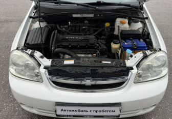 Подержанный автомобиль Chevrolet Lacetti Sedan 2012 года (13 фото)
