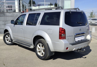 Подержанный автомобиль Nissan Pathfinder 2013 года (7 фото)
