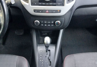 Подержанный автомобиль Kia Venga 2015 года (11 фото)