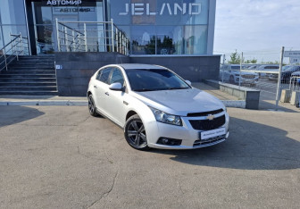 Подержанный автомобиль Chevrolet Cruze Hatchback 2012 года (3 фото)