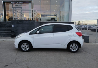 Подержанный автомобиль Kia Venga 2015 года (8 фото)