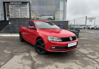 Подержанный автомобиль Volkswagen Jetta Sedan 2014 года (3 фото)