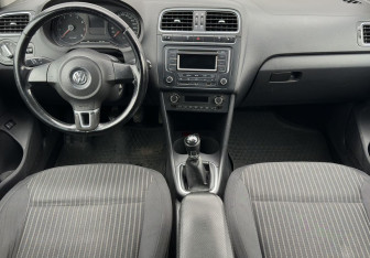Подержанный автомобиль Volkswagen Polo Sedan 2013 года (10 фото)