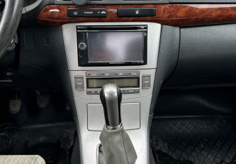 Подержанный автомобиль Toyota Avensis Sedan 2004 года (11 фото)