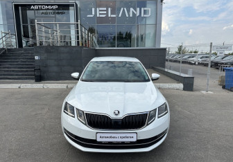 Подержанный автомобиль Skoda Octavia Liftback 2020 года (2 фото)