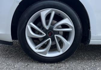 Подержанный автомобиль Opel Astra Hatchback 2011 года (14 фото)