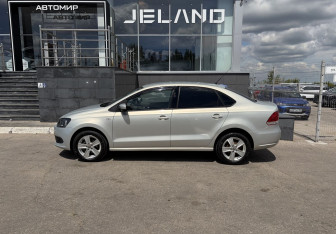 Подержанный автомобиль Volkswagen Polo Sedan 2012 года (7 фото)