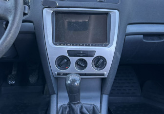 Подержанный автомобиль Skoda Octavia Liftback 2012 года (11 фото)