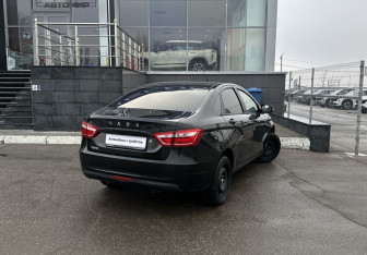 Подержанный автомобиль LADA (ВАЗ) Vesta Sedan 2017 года (5 фото)