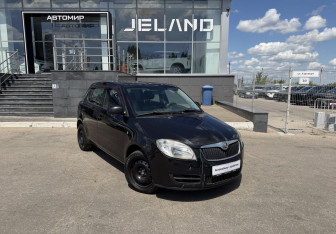 Подержанный автомобиль Skoda Fabia Hatchback 2008 года (3 фото)