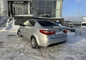 Подержанный автомобиль Kia Rio Sedan 2012 года (7 фото)