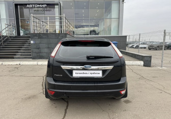Подержанный автомобиль Ford Focus Hatchback 2008 года (6 фото)