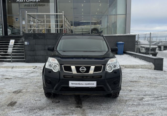 Подержанный автомобиль Nissan X-Trail 2013 года (2 фото)