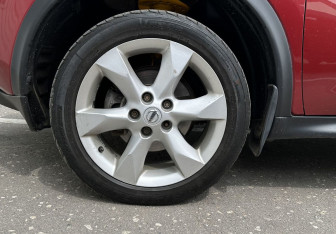 Подержанный автомобиль Nissan Juke 2013 года (14 фото)