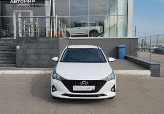 Подержанный автомобиль Hyundai Solaris Sedan 2022 года (2 фото)