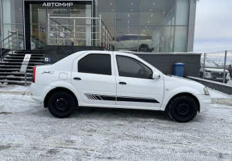 Подержанный автомобиль Renault Logan Sedan 2011 года (4 фото)