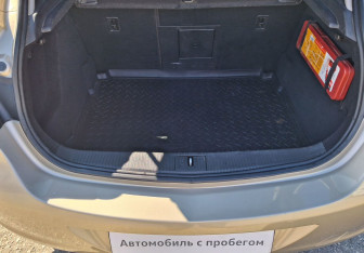 Подержанный автомобиль Opel Astra Hatchback 2012 года (13 фото)
