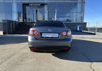 Подержанный автомобиль Volkswagen Jetta Sedan 2009 года (6 фото)