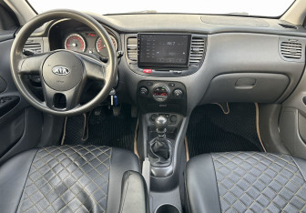 Подержанный автомобиль Kia Rio Sedan 2010 года (10 фото)