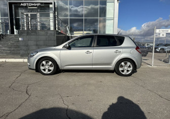 Подержанный автомобиль Kia Ceed Hatchback 2012 года (8 фото)