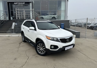 Подержанный автомобиль Kia Sorento 2011 года (3 фото)