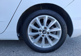 Подержанный автомобиль Citroen C4 Hatchback 2012 года (14 фото)