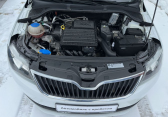 Подержанный автомобиль Skoda Rapid Liftback 2017 года (14 фото)