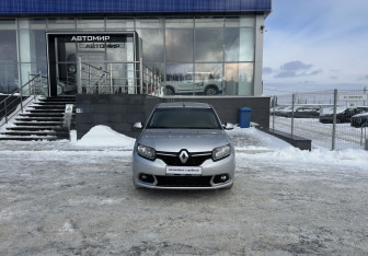 Подержанный автомобиль Renault Sandero 2014 года (2 фото)