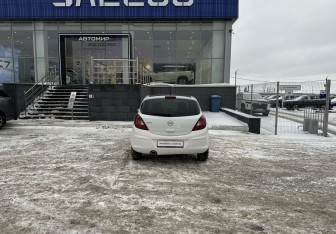 Подержанный автомобиль Opel Corsa 2013 года (6 фото)