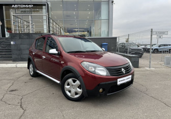 Подержанный автомобиль Renault Sandero 2012 года (3 фото)