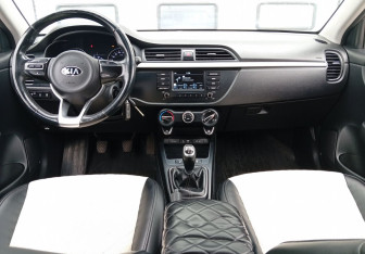 Подержанный автомобиль Kia Rio Sedan 2018 года (10 фото)