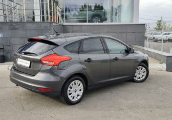 Подержанный автомобиль Ford Focus Hatchback 2018 года (5 фото)