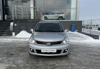 Подержанный автомобиль Nissan Tiida Hatchback 2013 года (2 фото)