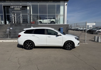 Подержанный автомобиль LADA (ВАЗ) Vesta Wagon 2021 года (4 фото)